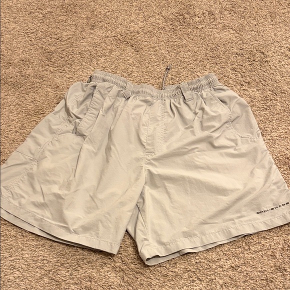 Columbia Sportswear Company Other - Men’s Columbia PFG Omni- shade size medium light gray shorts